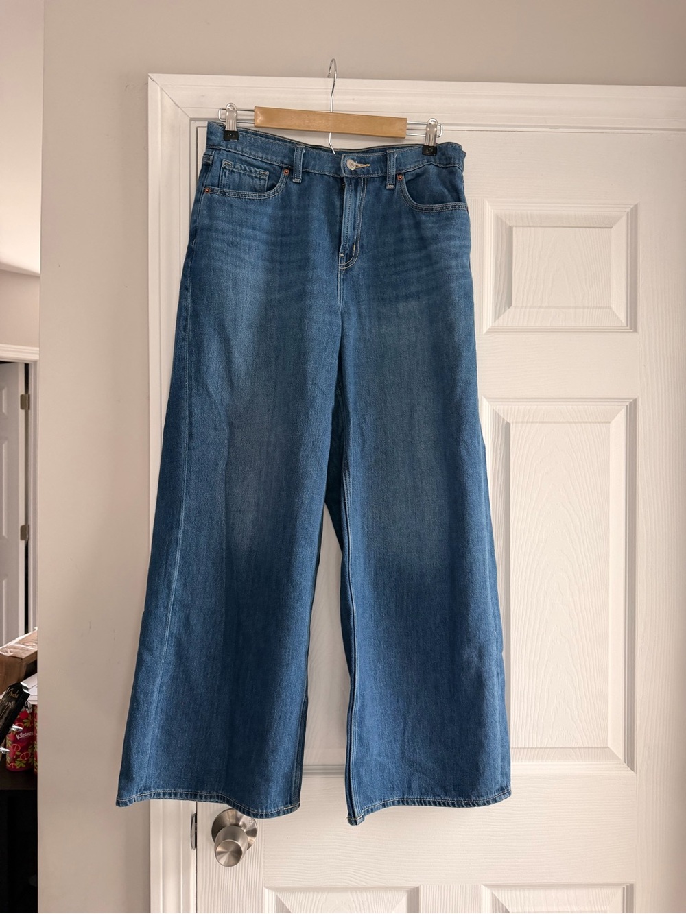 Old Navy Women's Wide-Leg Jeans in Medium Blue Wash